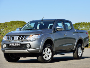 MITSUBISHI L200 OEM 2015+ STOPNIE BOCZNE PROGI